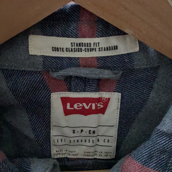 Levi’s cotton flannel button up shirt - standard fit. Size small petite. - Picture 6 of 7
